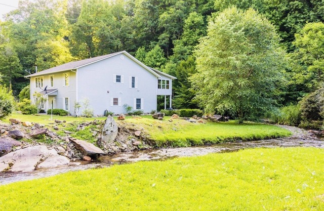 Cozy Cabin on the River