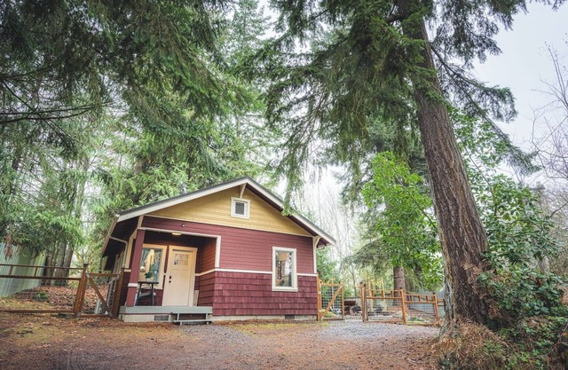 Cozy cabin on the Olympic Peninsula, W/ Hot Tub