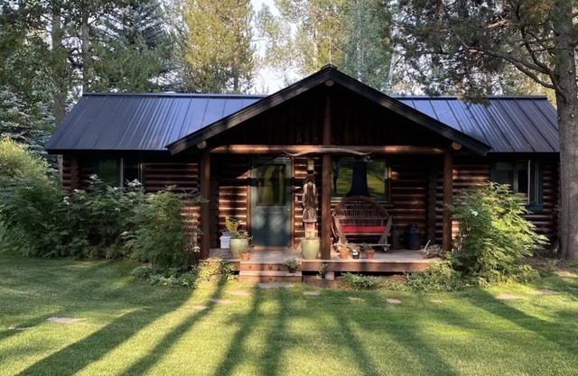 Cozy Cabin Retreat close to Jackson Hole Mountain Resort