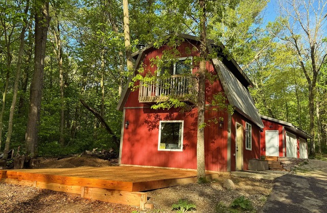 Cozy cabin retreat in NW Lake Leech area