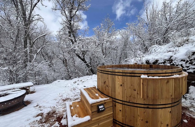 Cozy Cabin Retreat Near Zion: Stargazing!