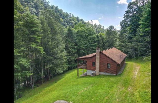 Cozy Cabin Retreat on the Bullpasture River!