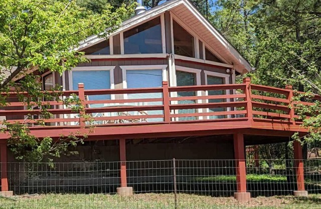 Cozy Cabin Retreat -Sleeps 12