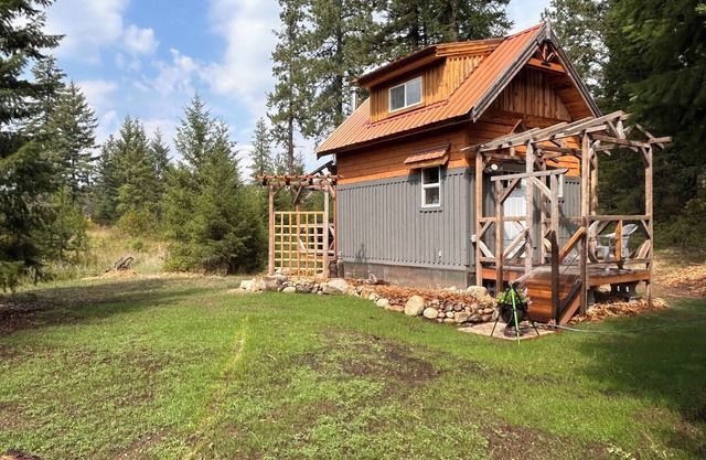 Cozy Cabin Retreat in Spirit Lake- Your Getaway to Adventure!