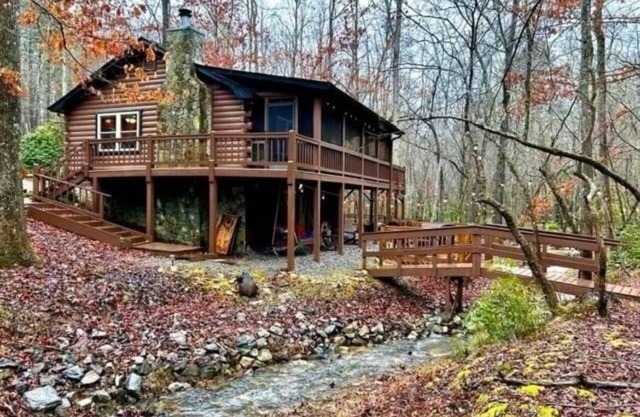 Cozy cabin sitting directly on multiple creeks for the most relaxing stay.