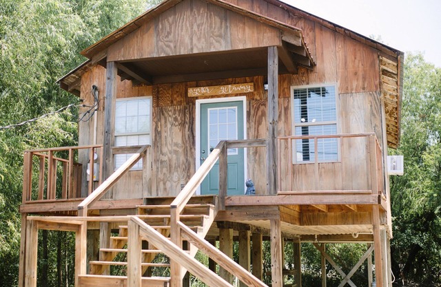 Cozy cabin stay in the Louisiana swamp