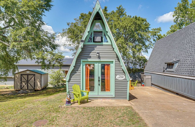 Cozy Cabin w/ Deck & Boat Launch Access in Lampe!