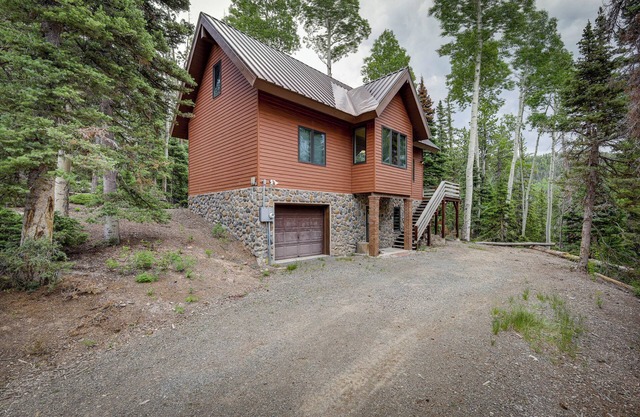 Cozy Cabin w/ Deck & Fireplace in Beaver!