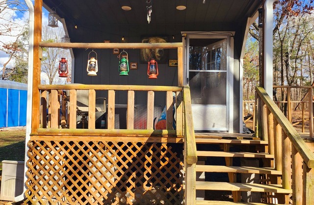 Cozy Cabin w/ Hot Tub On Private Covered Deck Overlooking Hundreds of Tall Pines