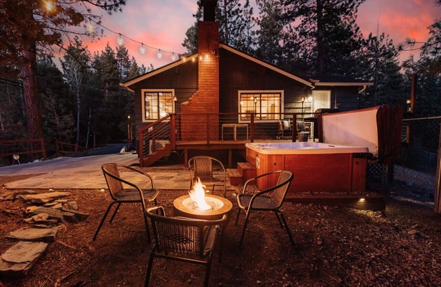 BEAR MOONRIDGE MOUNTAIN COSY SKI RETREAT MIT BLICK