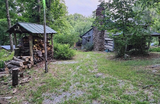 Cozy Cabin w/ Natural Beauty! 2-bedroom cabin in wonderful Bedford, VA.