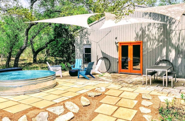 Cozy Cabin w Pvt Heated Pool Under Epic TX Stars