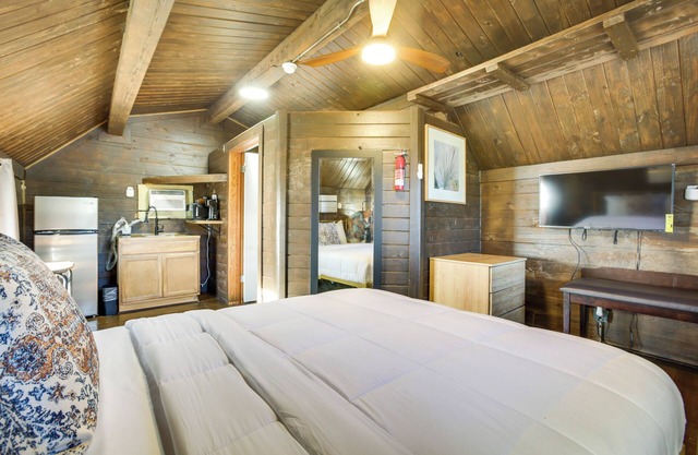 Cozy Cabin w/ Pool Access Near NOLA!