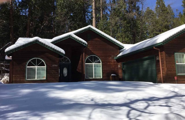 Cozy Cabin Walking Distance to Lake and Downtown