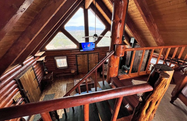 Cozy cabin with 1 bedroom and WiFi, AC in delightful Kingman