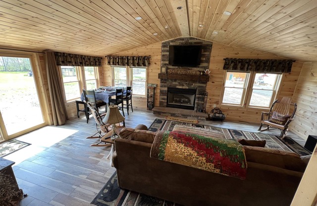 Cozy cabin with 165ft private beach - on The Great Sacandaga Lake.