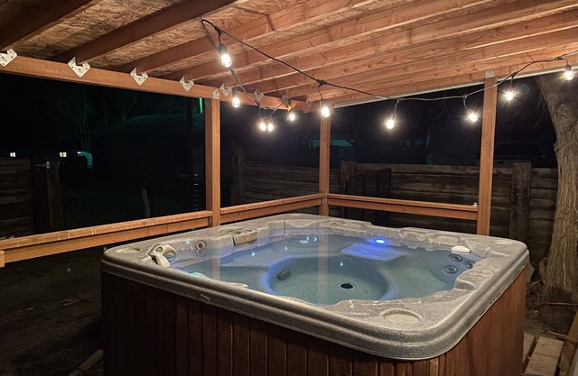 Cozy Cabin With Hot Tub Near River