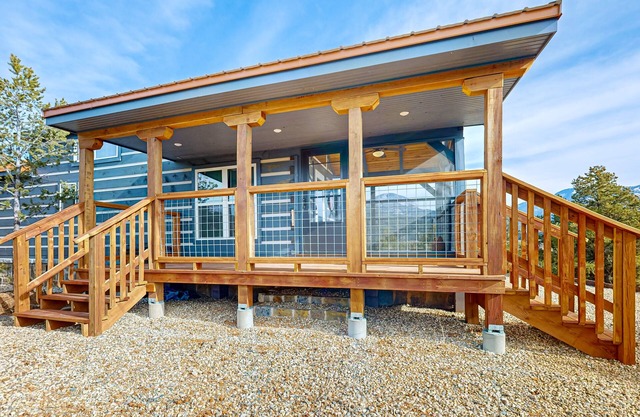 Cozy cabin with incredible mountain & mesa views, WIFI, privacy & seclusion