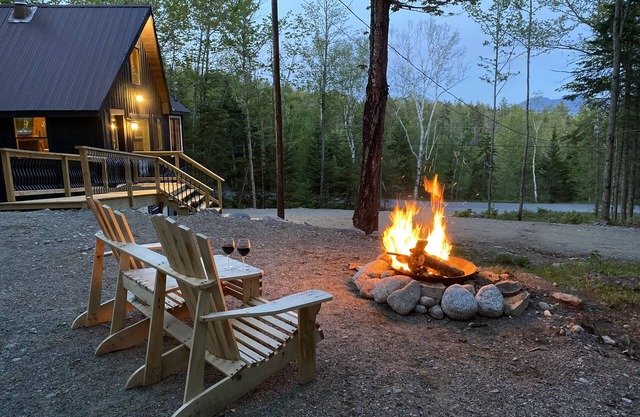 Cozy Cabin with Mountain Views! 1 mi to Flaggstaff Lake! Hike, boat & swim!