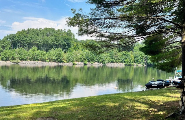 Cozy Cabin with private river access, 25 minutes from Lake George & Saratoga NY.