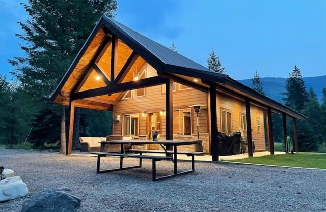 Cozy Cabin with river view and access