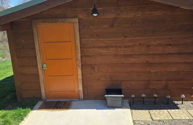 Cozy cabin with WiFi and AC in charming Watkins Glen