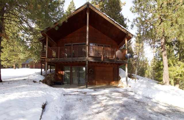 Gemütliche Hütte mit Holzofen, Kabel und einem privaten Kickertisch!