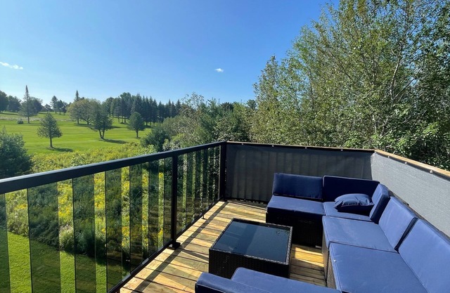 Cozy Calabogie condo with high speed internet