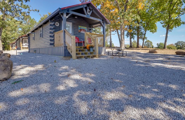 Cozy Caledonia Cabin ~ 10 Mi to Elephant Rocks!