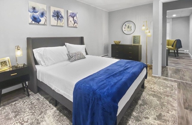 Cozy, Calming, Modern 2 Bd apartment, close to hospitals, transportation