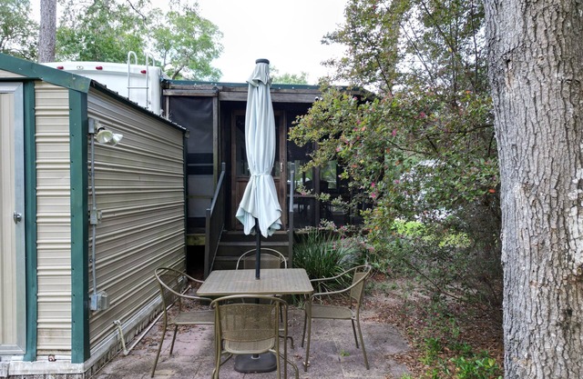 Cozy Camper retreat salt spring resortn