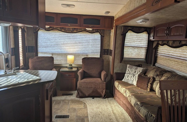 Cozy camper w/fire pit, only 17 min from KY Lake!