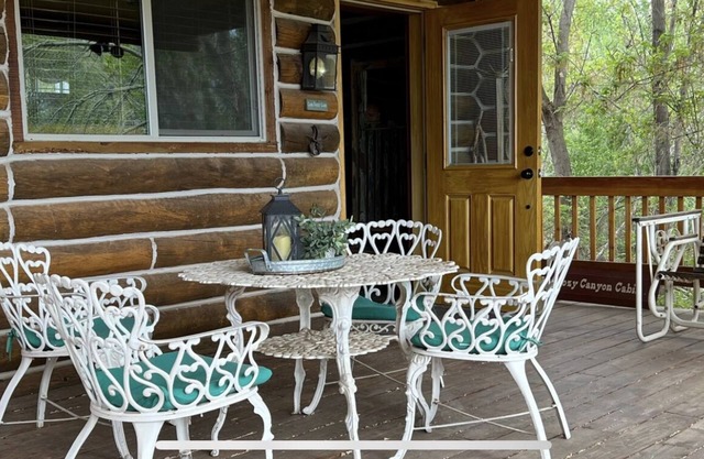 Cozy Canyon Cabin