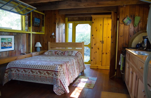 Cozy Cape Cod Cottage