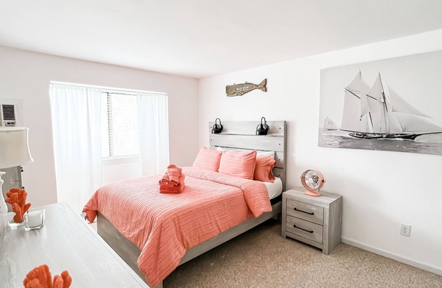 Cozy Cape Condo minutes from Brewster Beaches
