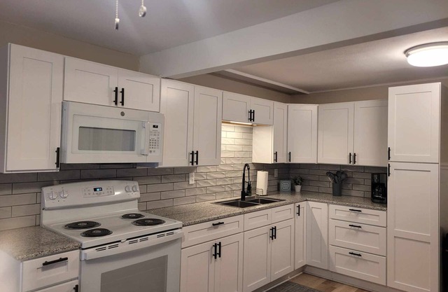 Cozy Cape convenient to Fairgrounds, Downtown,Hospitals,Amphitheater & much more