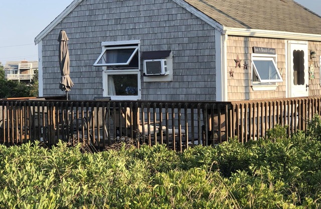 Gemütliches und malerisches Cape Cod Bay Ferienhaus am Privatstrand.