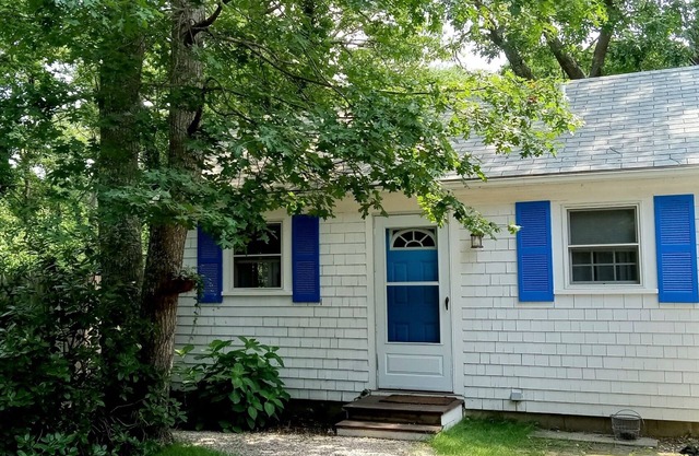 Cozy Cape Cottage