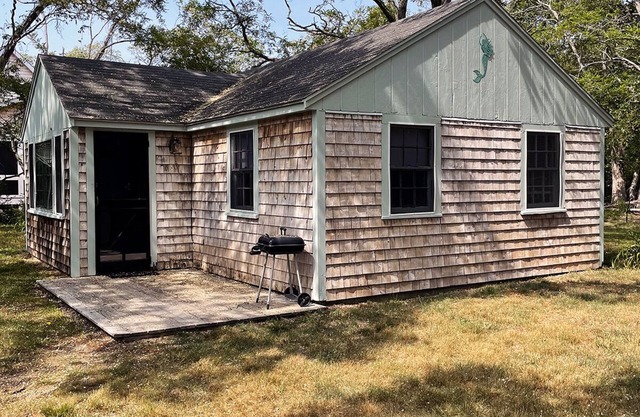 Cozy Cape Cottage with Beach Access
