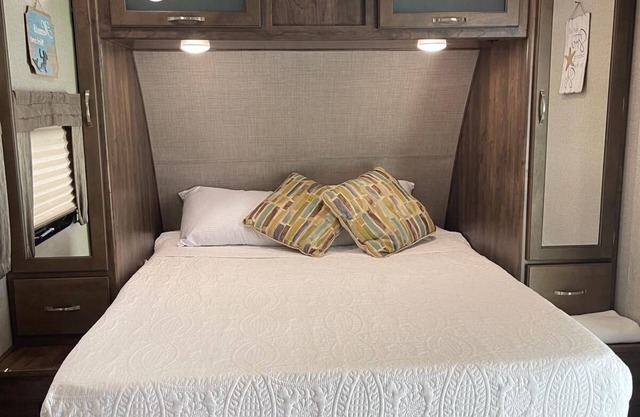 Cozy Caravan near Capitol/FSU/FAMU with AC and WiFi in Charming Tallahassee