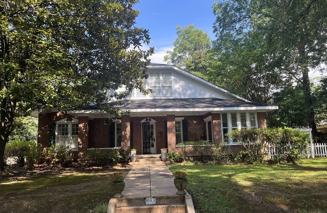 Cozy Carriage House 2 Blocks from Oxford Square