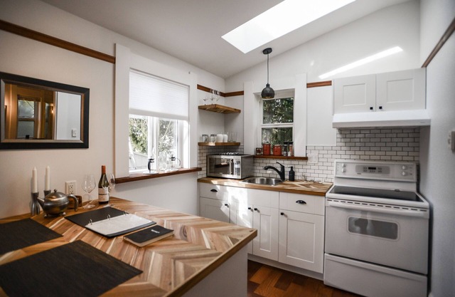 Cozy Carriage House