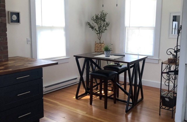 Cozy Carriage House near Mystic
