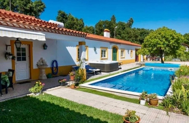 Cozy Casa Vimeiro Retreat