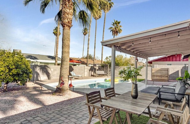 ★NEW★ Cozy Casa w/ Pool ~ close to Shops & Golf!