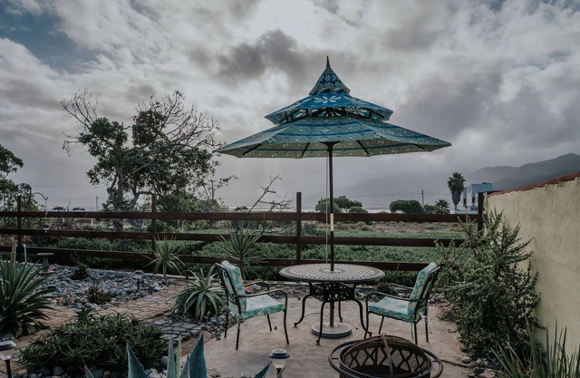Cozy casita right beside the beach! La Casita at Casa De Flor