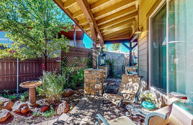 Cozy Casita with private patio, high-speed internet and cable
