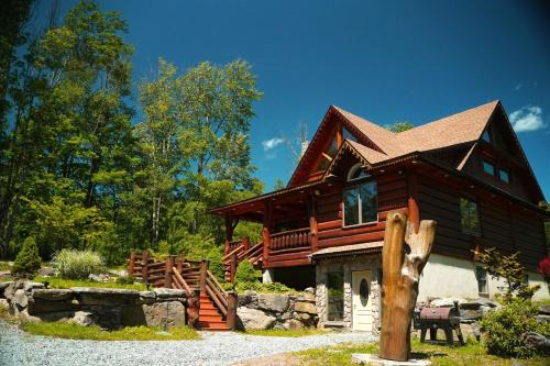 Cozy Catskill Log Home