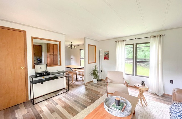 Cozy Catskill Mountain Getaway: The Trillium Cabin