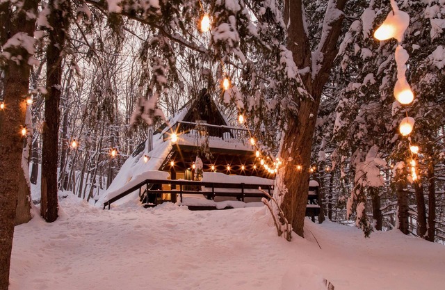 Cozy Catskills A-Frame Cabin. 2 min. Away from Belleayre Ski Resort.